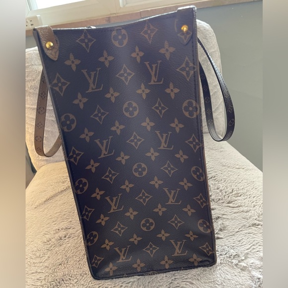 Authentic Louis Vuitton OnTheGo Reverse Canvas
Monogram GM - Picture 9 of 17